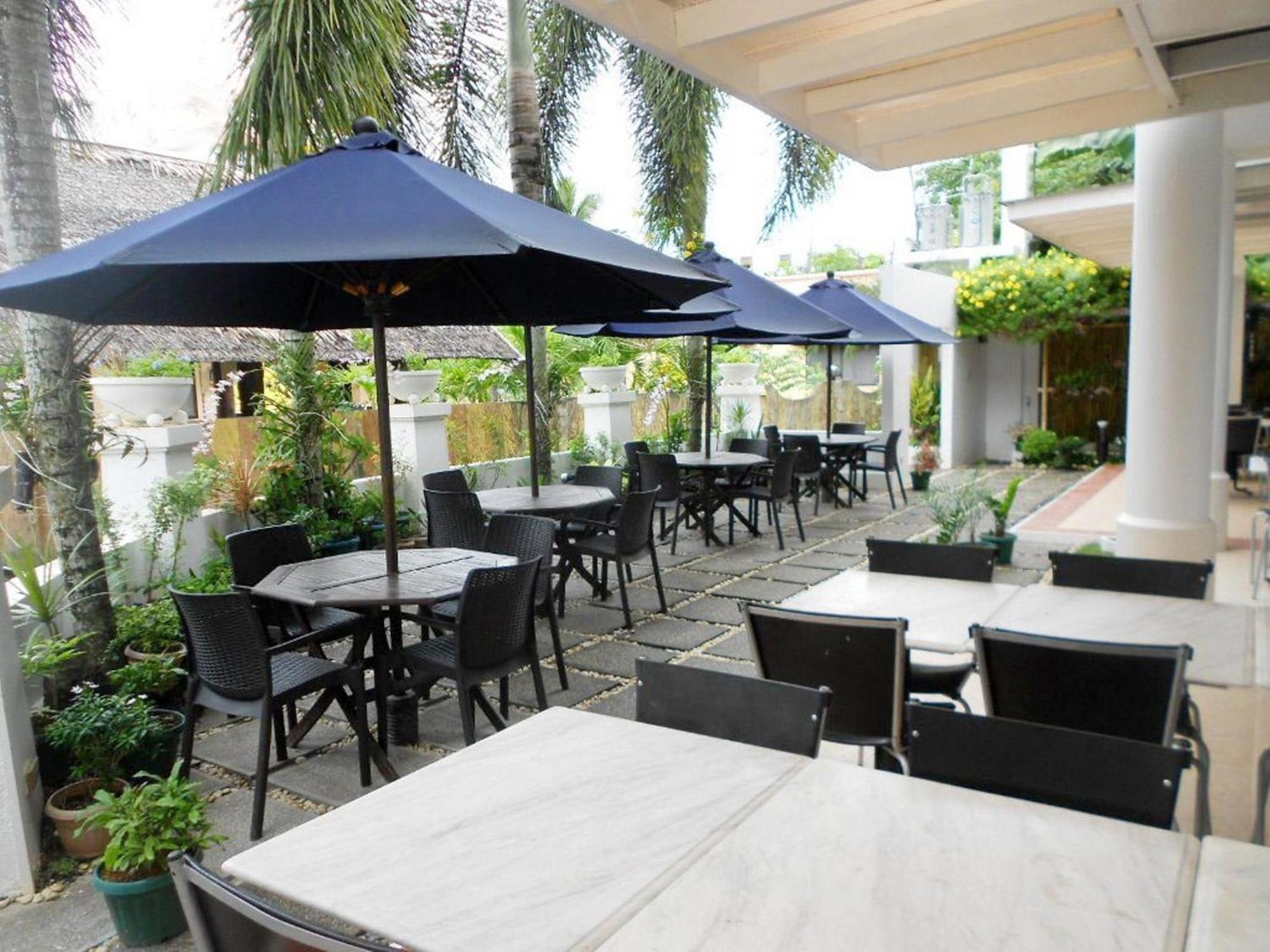 One Crescent Place Hotel Balabag  Exterior photo